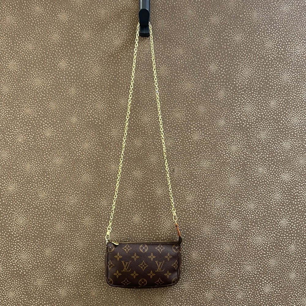 🔥🔥🔥Authentic Louis Vuitton Clutch Pouch Crossbody Bag - Picture 4 of 16